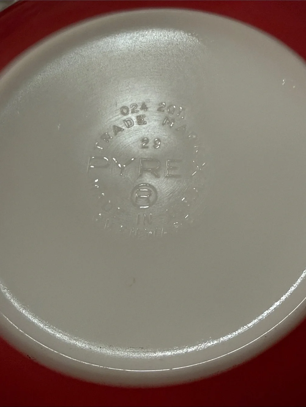 PYREX Vintage 1940’s Classic Pink and White Handled Serving Bowl 2 Quarts